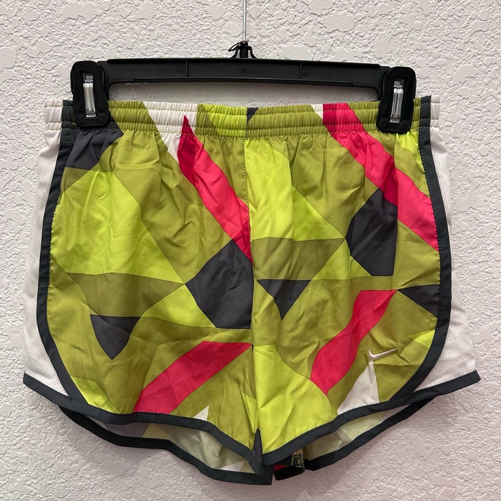 Nike kids Geometric Patterned Shorts - Green and Pink B15